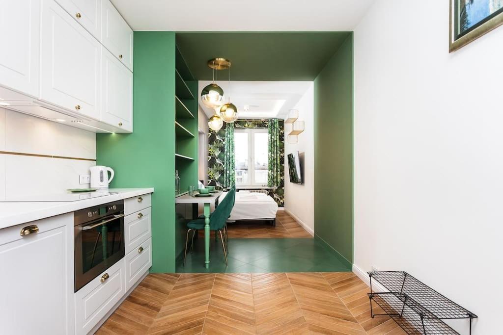 Verdant Oasis - Old Town Studio - By Upstairs Kraków Exteriör bild